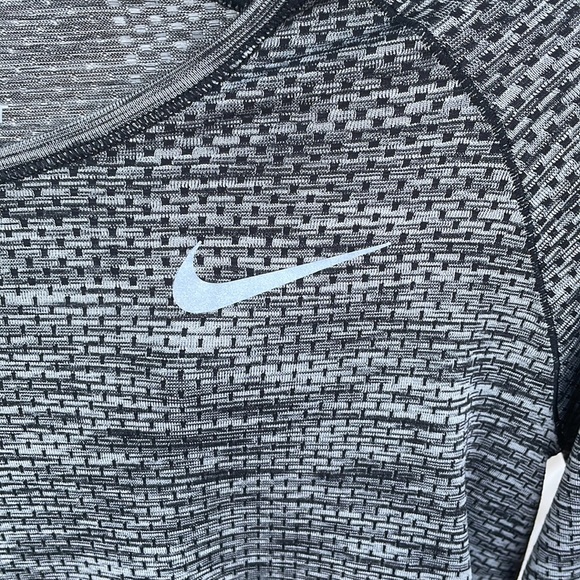 Nike Long Sleeve Running Tee (Size: Small) - Picture 3 of 5
